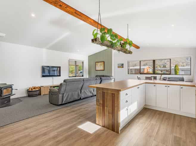 4 Bank Avenue, Middlemarch