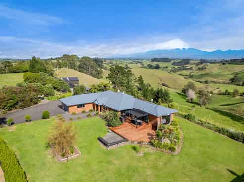 402 Hursthouse Road, Inglewood