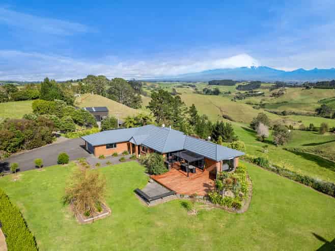 402 Hursthouse Road, Inglewood