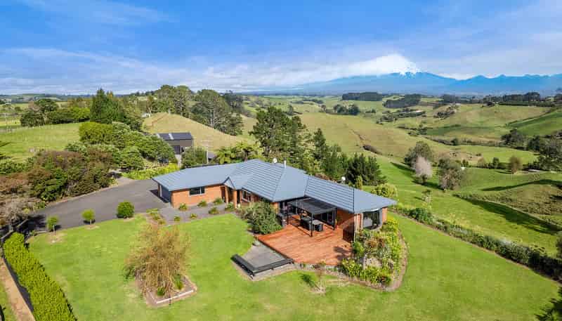 402 Hursthouse Road, Inglewood