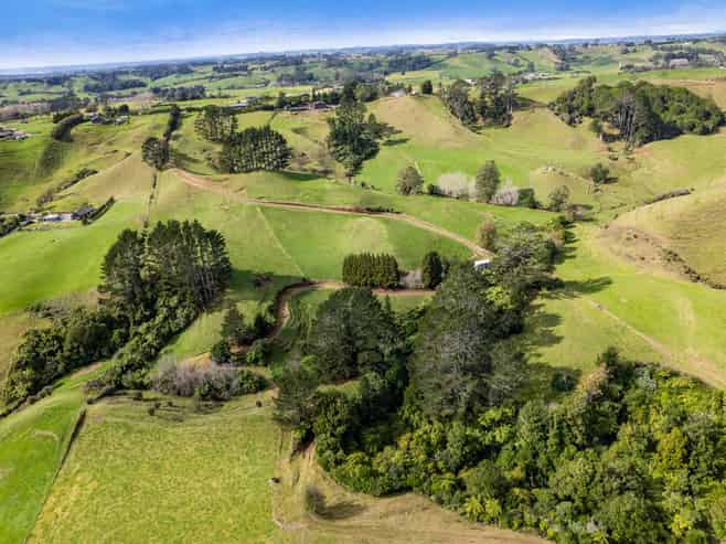 402 Hursthouse Road, Inglewood