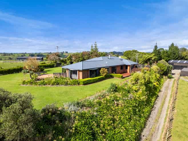 402 Hursthouse Road, Inglewood