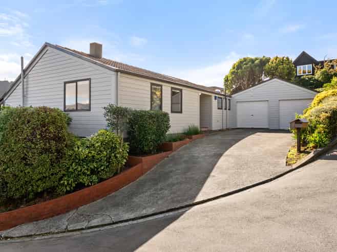 15 Indira Place, Khandallah