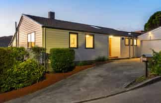 15 Indira Place, Khandallah