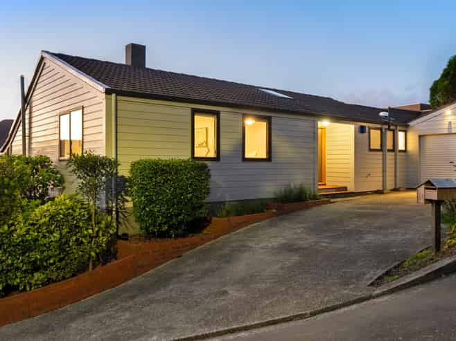 15 Indira Place, Khandallah