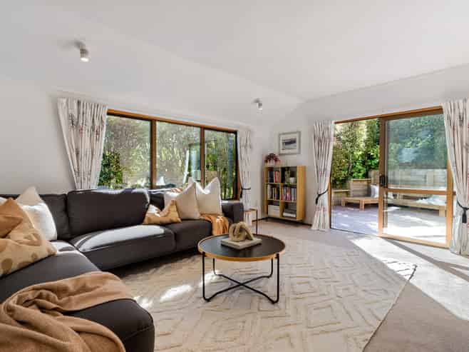 15 Indira Place, Khandallah
