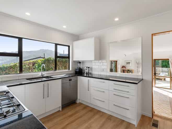 15 Indira Place, Khandallah