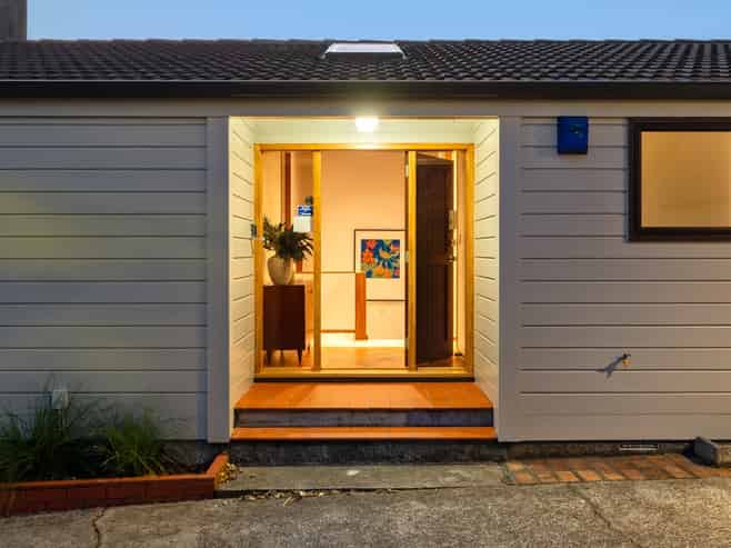 15 Indira Place, Khandallah