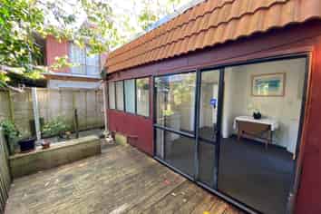 Flat D 20 Croydon Road, New Lynn