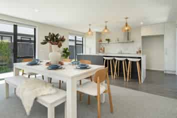 12 Mustang Alley, Burleigh