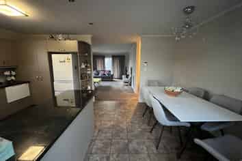 1/7 Bathurst Street, Silverstream