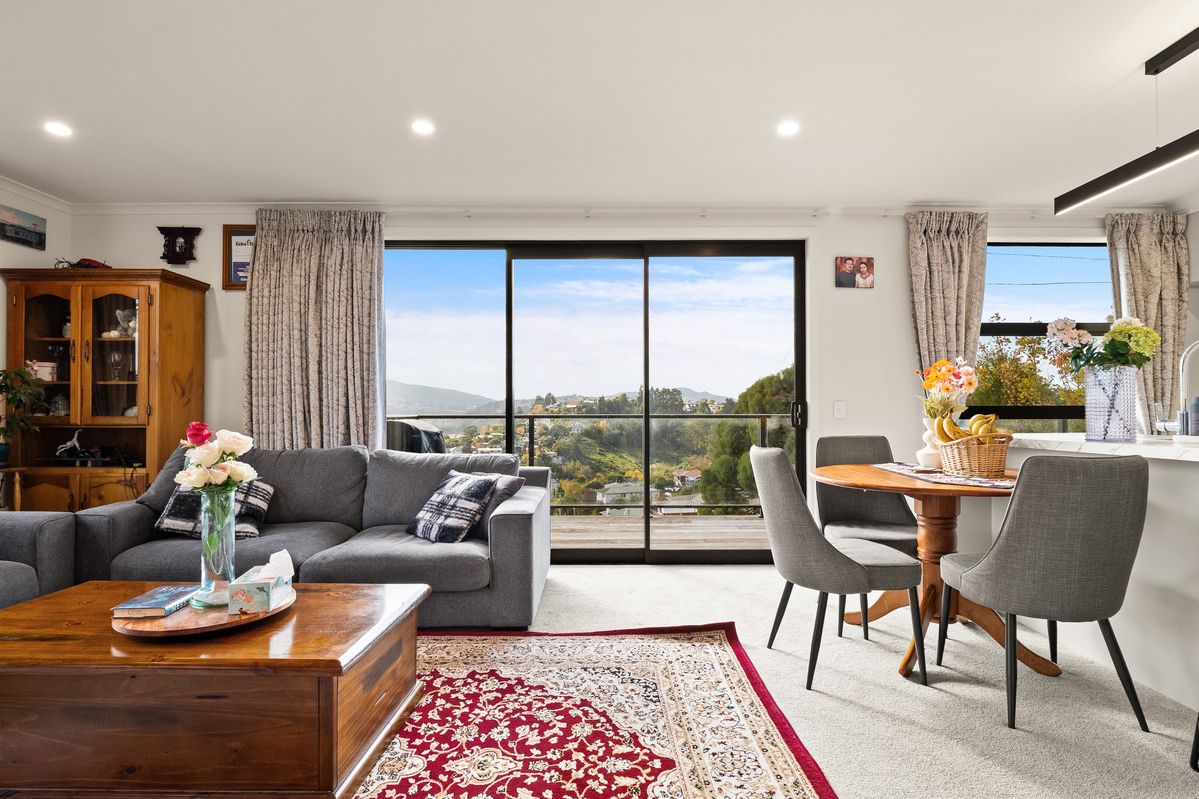 Low Maintenance, Modern Living with Sun & Views - Ansicht 5