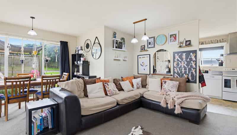 49B Lisa Crescent, Mangakakahi