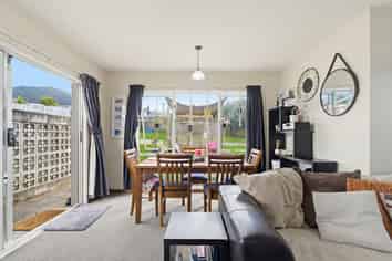 49B Lisa Crescent, Mangakakahi