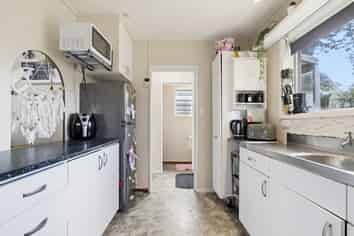 49B Lisa Crescent, Mangakakahi