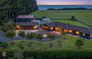 16 Urenui Beach Road, Urenui