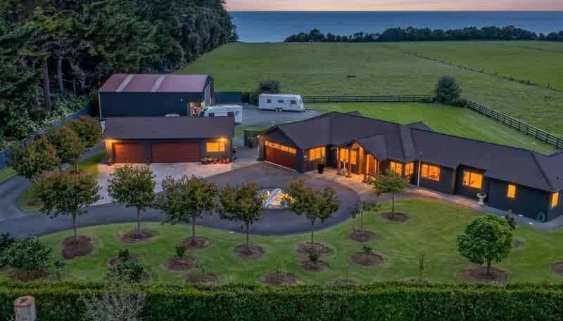 16 Urenui Beach Road, Urenui