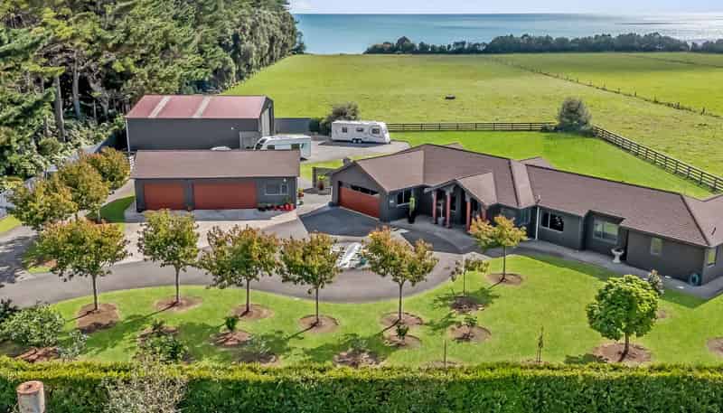 16 Urenui Beach Road, Urenui
