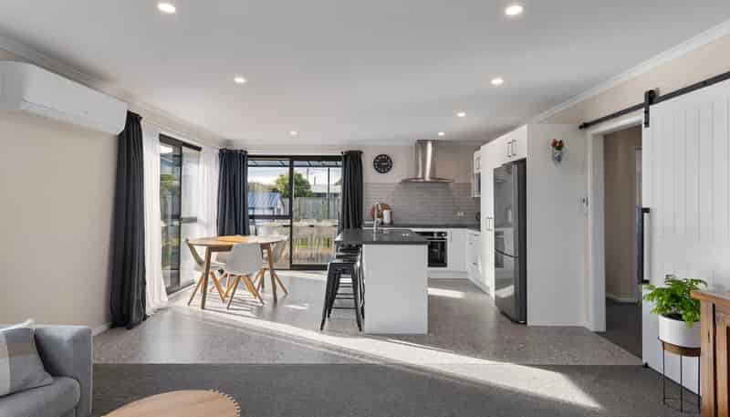 11 Rayner Lane, MARTON