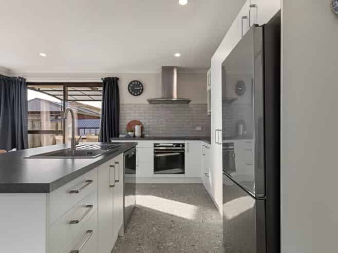 11 Rayner Lane, MARTON