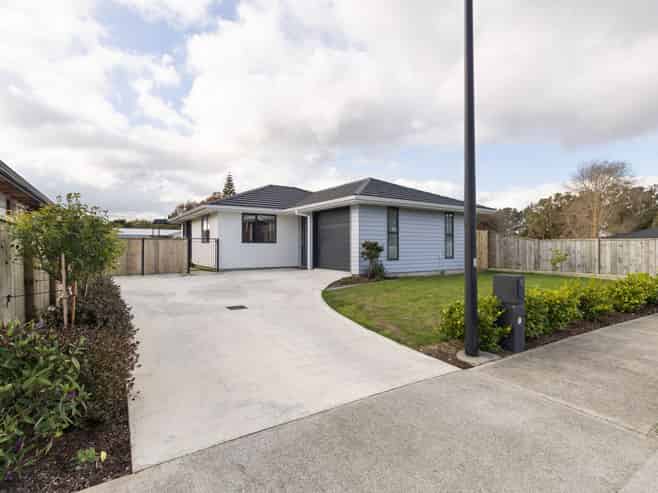 11 Rayner Lane, MARTON