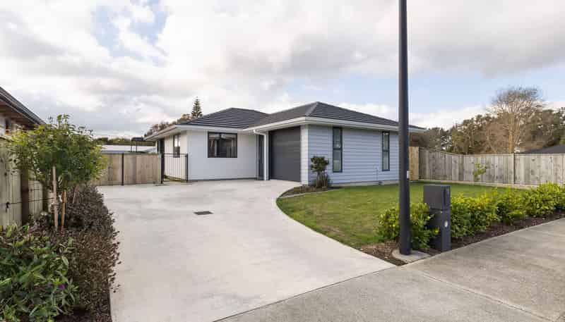 11 Rayner Lane, MARTON