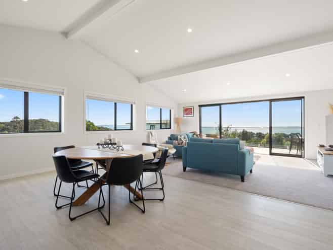 77 Stratford Drive, Cable Bay