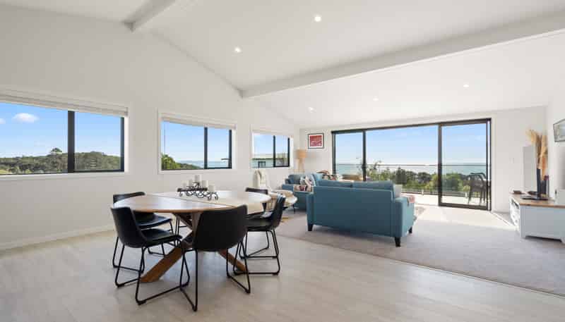 77 Stratford Drive, Cable Bay