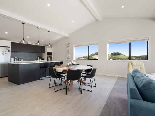 77 Stratford Drive, Cable Bay