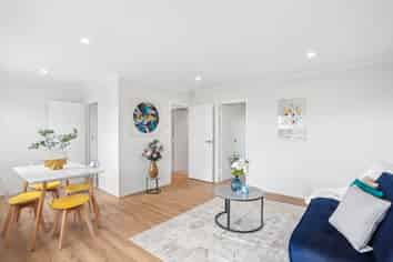 2/4029 Great North Road, Glen Eden