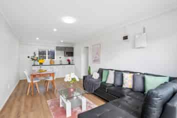 2/4029 Great North Road, Glen Eden