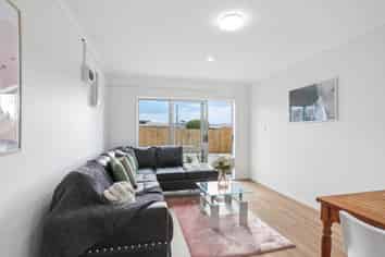 2/4029 Great North Road, Glen Eden