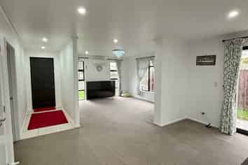 75 Waterford Road, Glenview