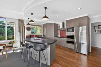 9 Highfield Grove, Richmond