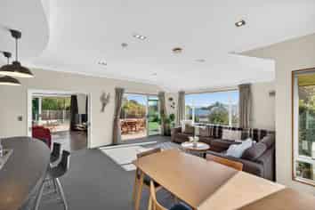 9 Highfield Grove, Richmond
