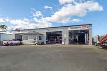 Functional workshop and yard