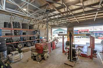 Functional workshop and yard