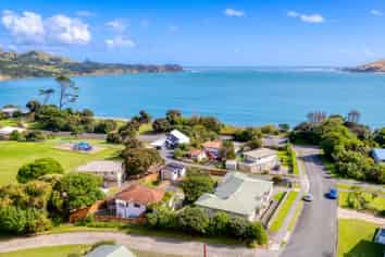 10 Waianga Place, Omapere