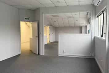 200M² FIRST FLOOR OFFICE – MT ROSKILL
