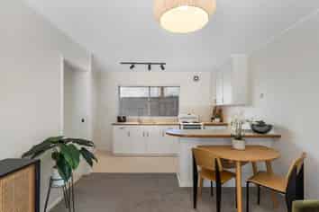 2/12 New Street, Saint Marys Bay