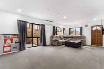 67A Robert Skelton Place, Clendon Park