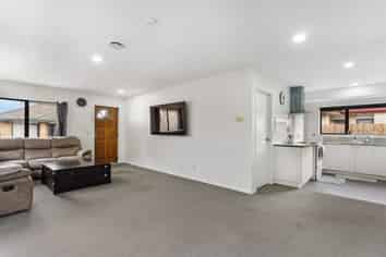 67A Robert Skelton Place, Clendon Park