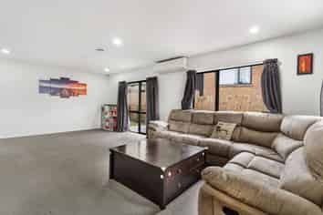 67A Robert Skelton Place, Clendon Park