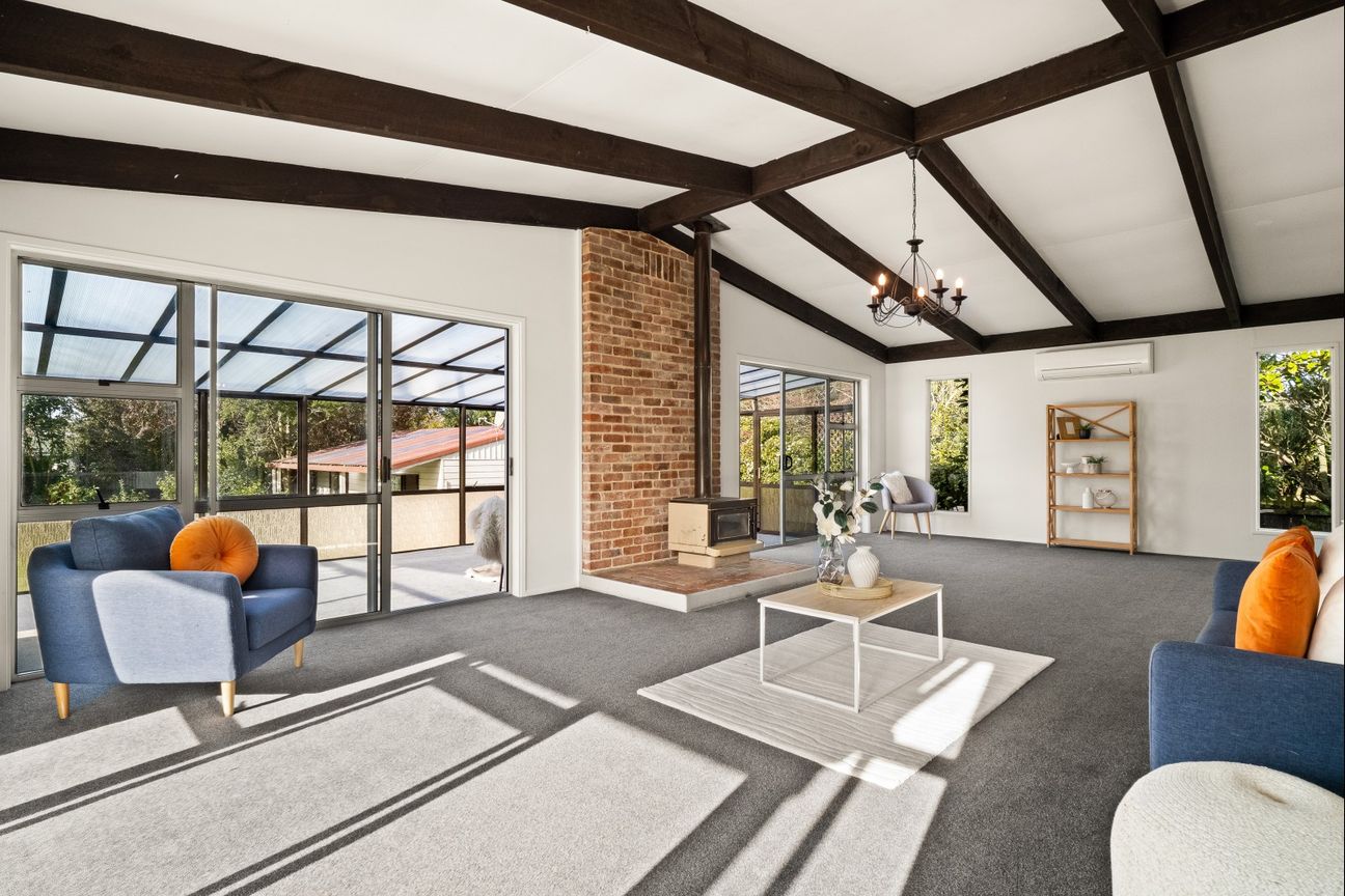 Garages, Large Section! - Not Yet Under offer - Altro
