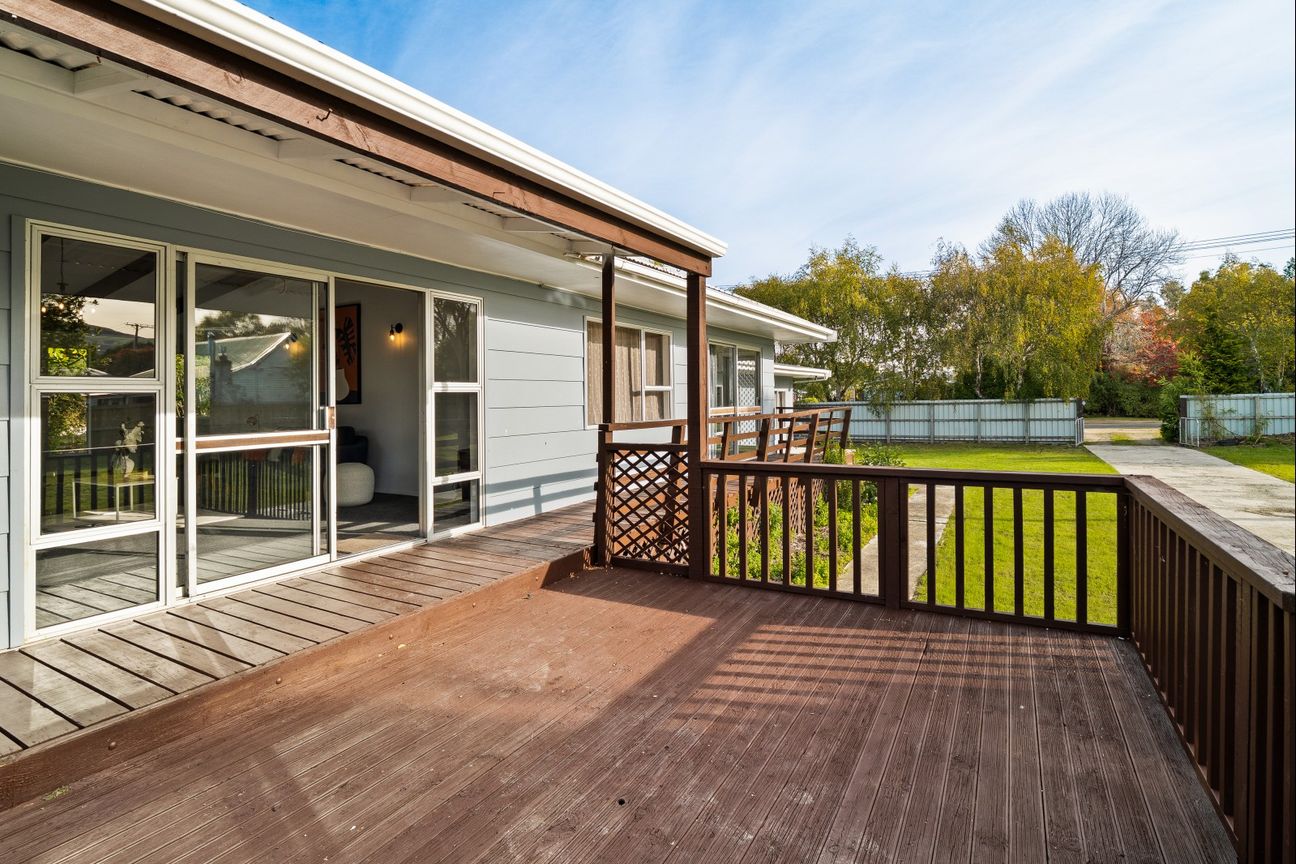 Garages, Large Section! - Not Yet Under offer - Vista 6