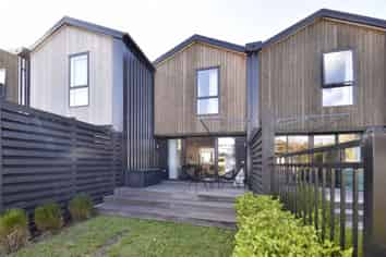 2/111 Edgeware Road, Saint Albans