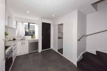 2/111 Edgeware Road, Saint Albans