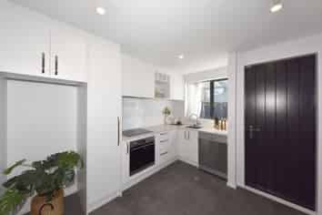2/111 Edgeware Road, Saint Albans