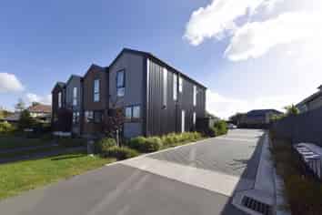 2/111 Edgeware Road, Saint Albans