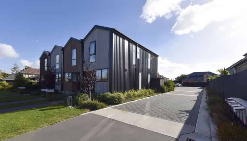 2/111 Edgeware Road, Saint Albans